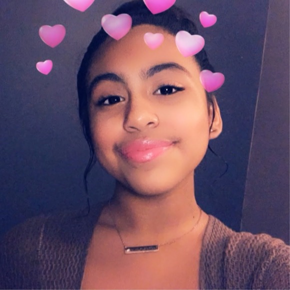 Profile Picture of Genesis Aviles (@genesis_aviles) on Poshmark