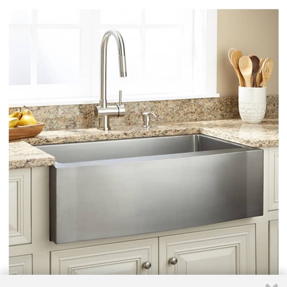 Profile Picture of Makaryan Makaryan (@makaryanm) on Poshmark