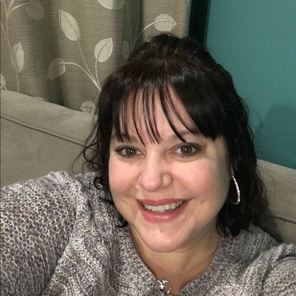 Profile Picture of Heather Zayac (@aha522) on Poshmark