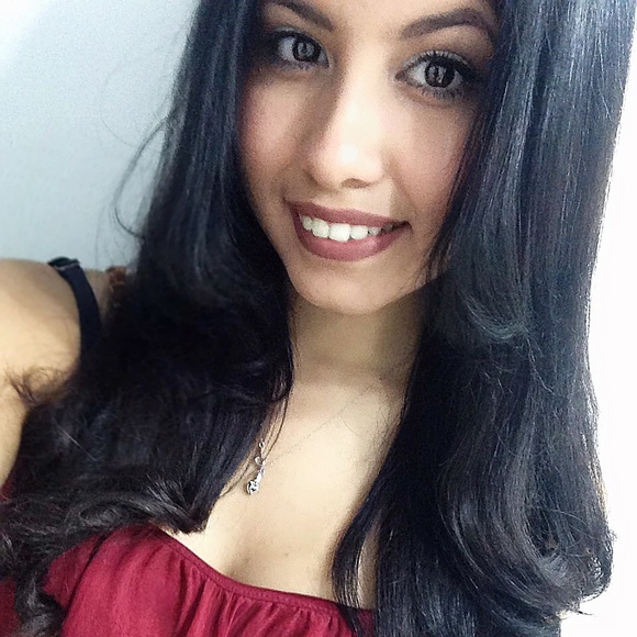 Profile Picture of Nadia Cordova (@nadiaanely) on Poshmark