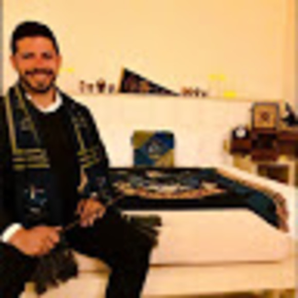 Profile Picture of Edwin Ferrer (@pilled09) on Poshmark