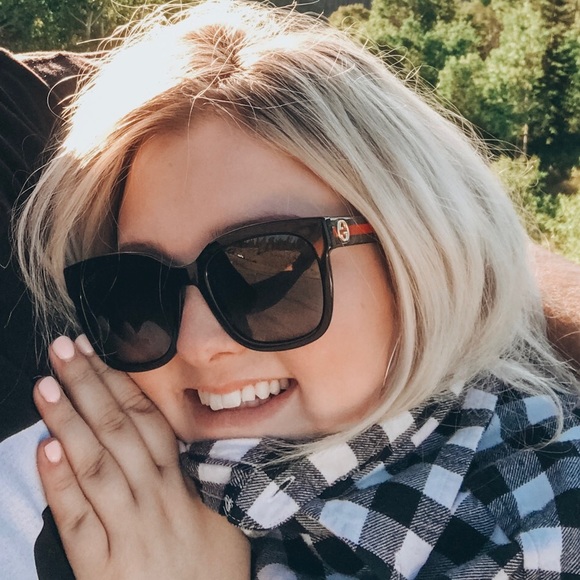Profile Picture of Kaitlin Vanderberg (@kaitvanderb) on Poshmark