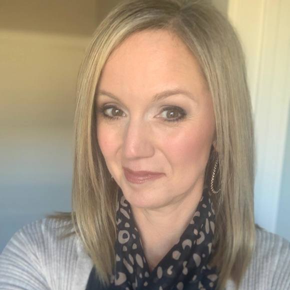 Profile Picture of Sara St. clair (@stclair72572) on Poshmark