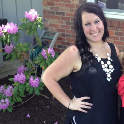 Profile Picture of Amanda Danielson (@amaried07) on Twitter