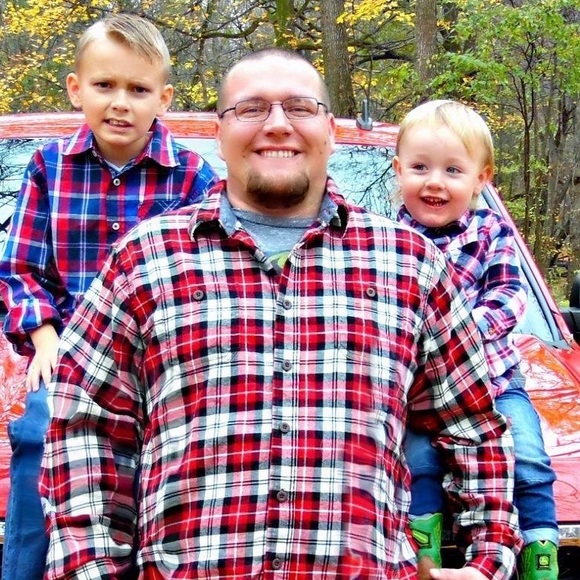 Profile Picture of Joshua Cordes (@joshcordes1984) on Poshmark