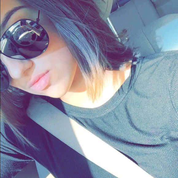 Profile Picture of Robin Irey (@robinirey) on Poshmark