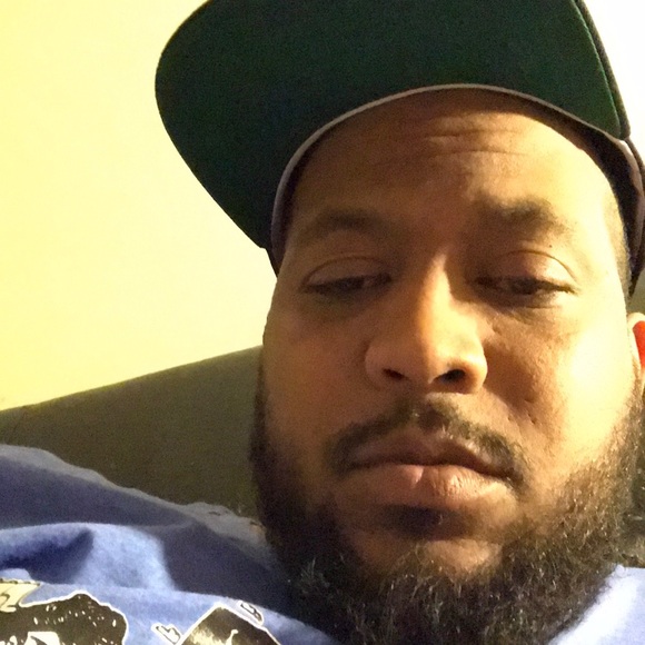 Profile Picture of Brian Heyward (@brianh954) on Poshmark