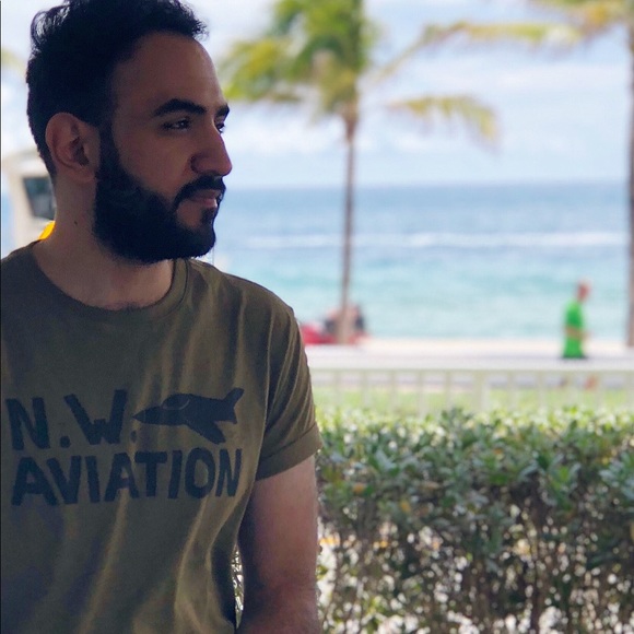 Profile Picture of Hisham Hisham (@hishamyu) on Poshmark