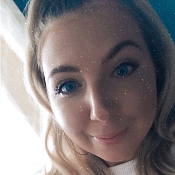 Profile Picture of Maria Dimillo (@mtdimillo) on Poshmark