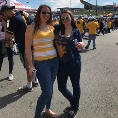 Profile Picture of Elizabeth Hofmann (@lizzylovex3) on Twitter