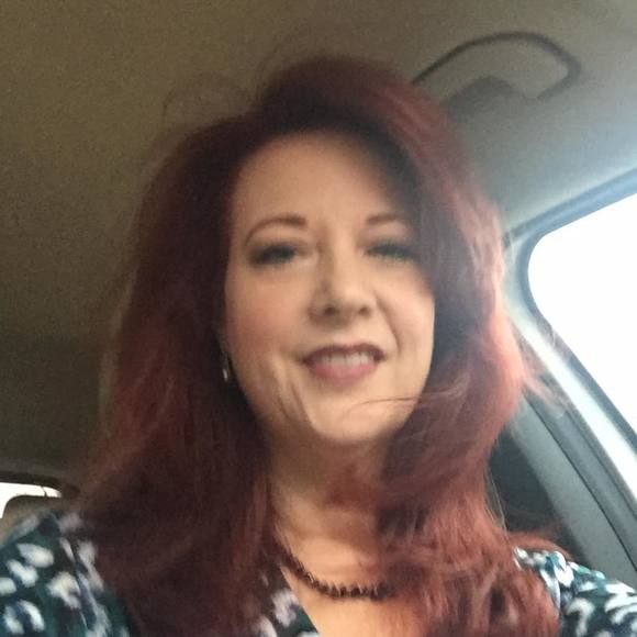 Profile Picture of Devlyn Davis bates (@happyredchef) on Poshmark