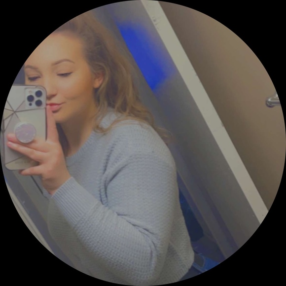Profile Picture of Kailey Ellis (@kaileyyy17) on Poshmark