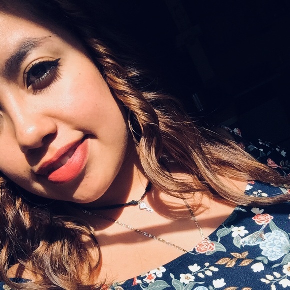 Profile Picture of Magali Alvarez (@magali9906) on Poshmark