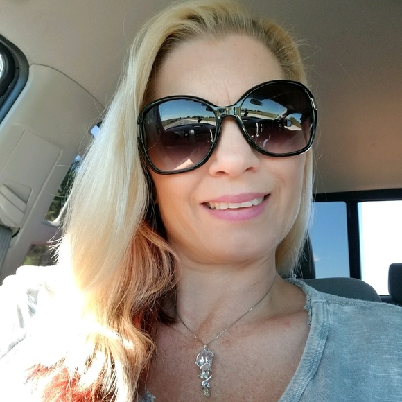 Profile Picture of Dana Sherwood (@tiggerstripe424) on Poshmark