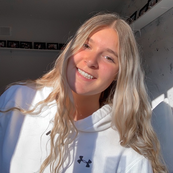 Profile Picture of Leah Da rosa (@leahdarosa) on Poshmark