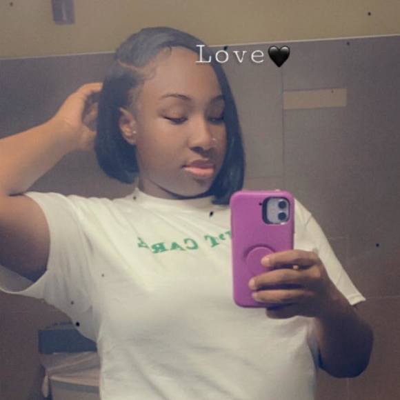 Profile Picture of Tiara Haynes (@laquescia18) on Poshmark