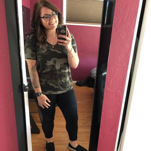 Profile Picture of Nadia Ranagan (@nadiaranagan) on Poshmark