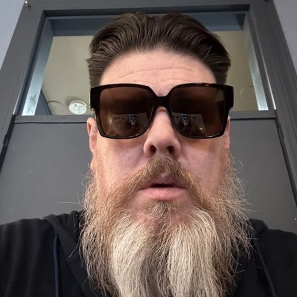 Profile Picture of Jake Irvin (@radioheadz) on Poshmark