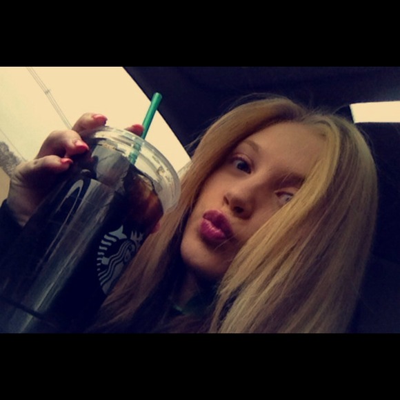 Profile Picture of Lauren Donoher (@laurendonoher) on Poshmark