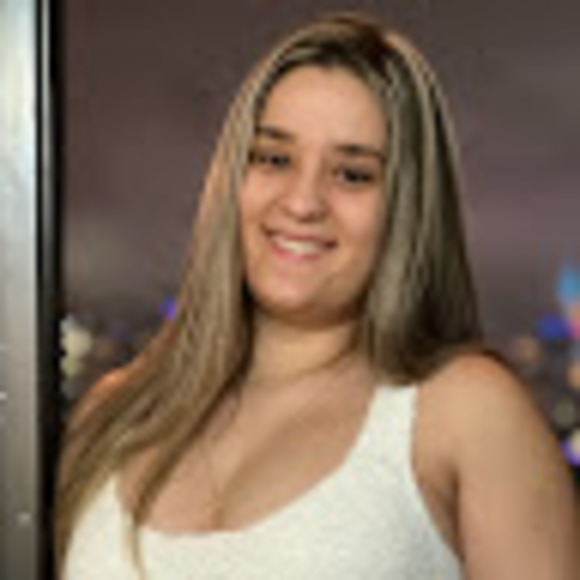 Profile Picture of Amanda Lopez (@amandalopez1602) on Poshmark