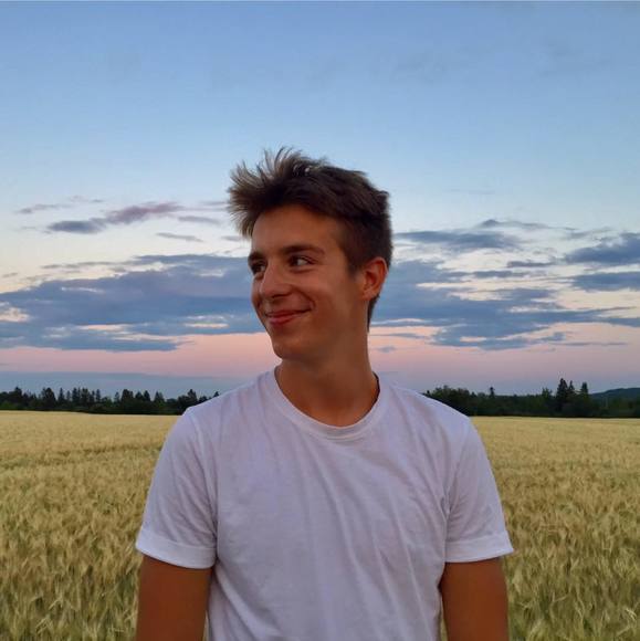 Profile Picture of William Moineau (@skatewm13) on Poshmark