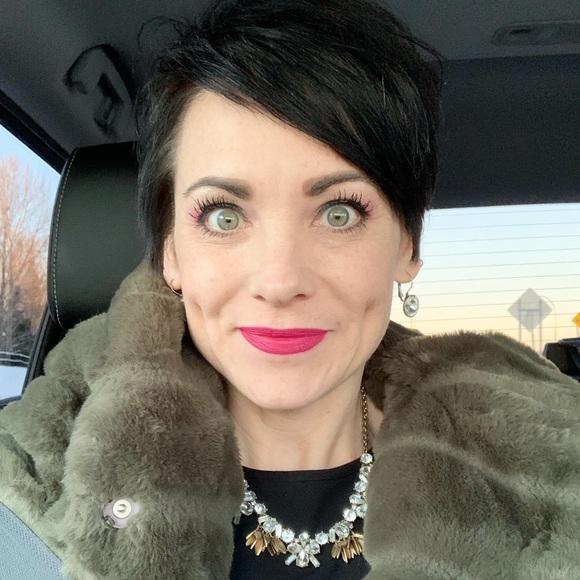 Profile Picture of Danielle Kruger (@dmarie3g) on Poshmark