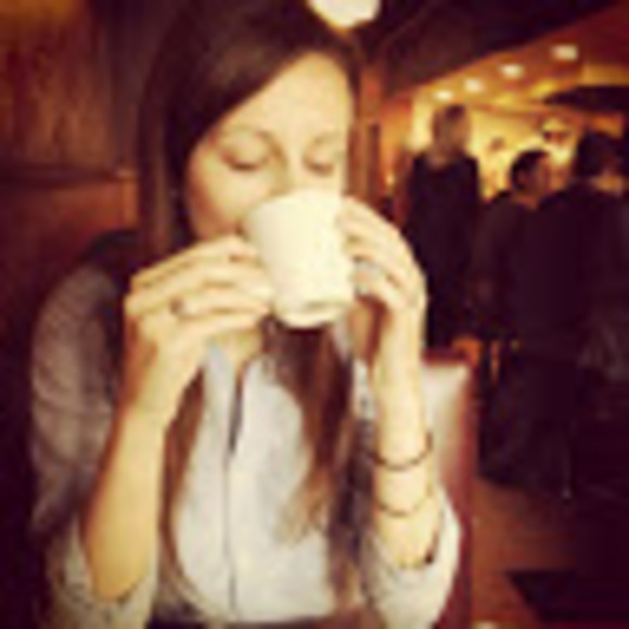 Profile Picture of Kaitlin Wright (@kwertyeli) on Poshmark