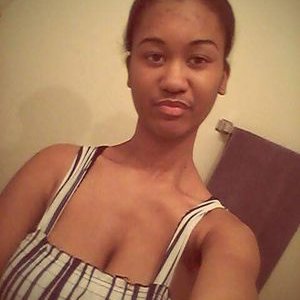 Profile Picture of Ariel Rowe (@ArielRowe_) on Twitter