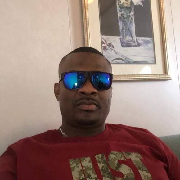 Profile Picture of Mario Dedesire (@made3939) on Poshmark