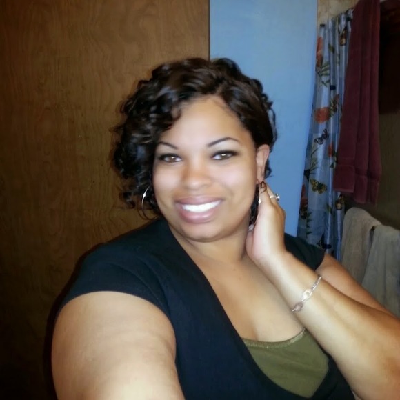 Profile Picture of Shantal Edwards (@shantalme90) on Poshmark