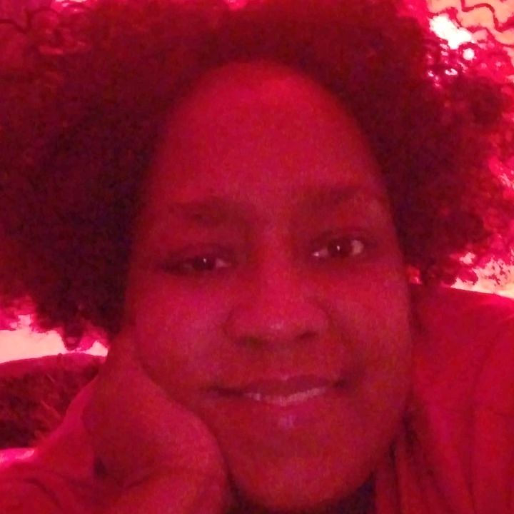 Profile Picture of April (@aprilrobins215) on Tiktok