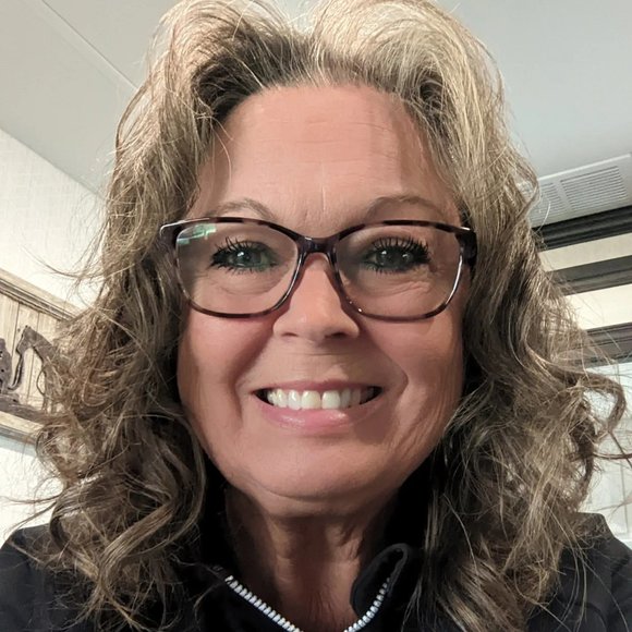 Profile Picture of Kellie Stockman (@eskimoose_2004) on Poshmark