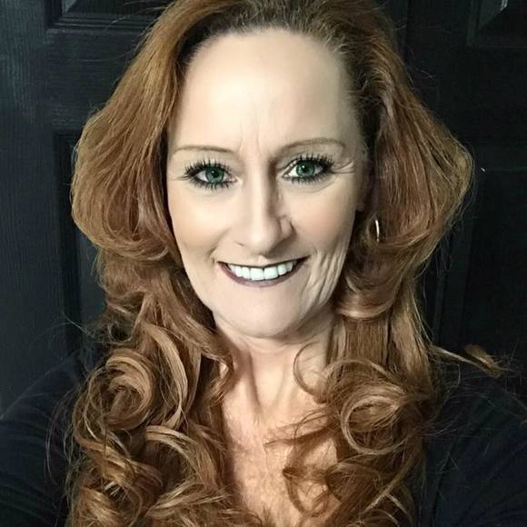 Profile Picture of Michelle Phillips-baggerley (@michellephil452) on Poshmark