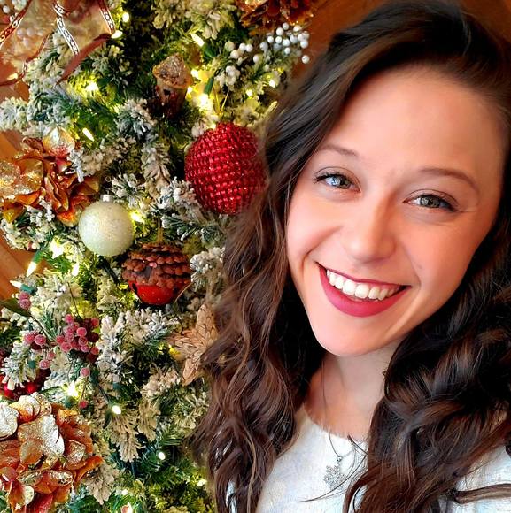 Profile Picture of Jessica Quintos (@jquintos1219) on Poshmark