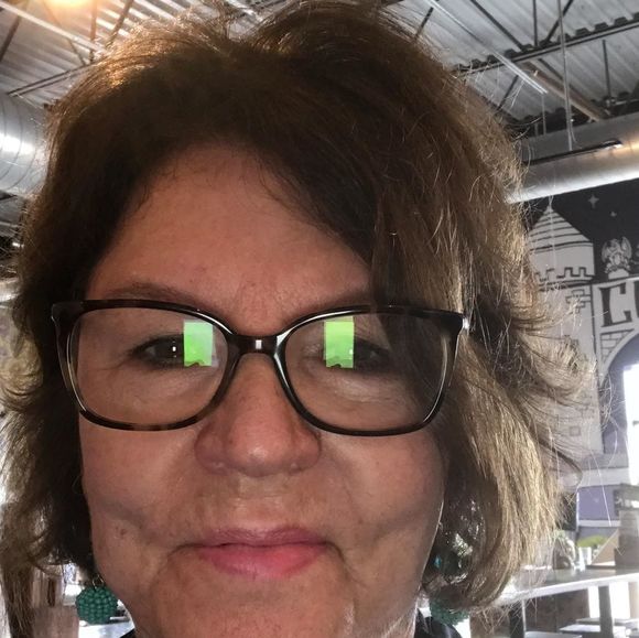 Profile Picture of Louanne Zipfel (@louannezipfel) on Poshmark
