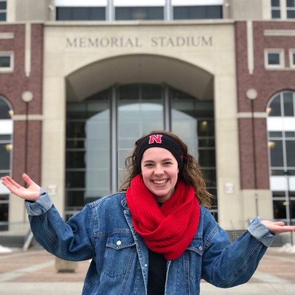 Trulynn Dickey - Poshmark Profile Picture of Trulynn Dickey (@trulynn_dickey) on Poshmark