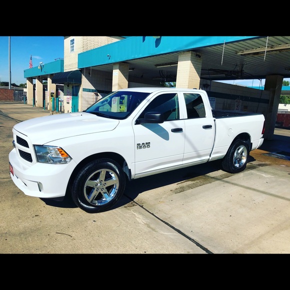 Profile Picture of Carlos Sabino (@carlossabino) on Poshmark