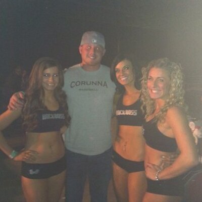 Profile Picture of Curtis Hoskins (@ohfredbear) on Twitter