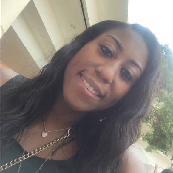 Profile Picture of Dionne Mccurry (@damccurry) on Poshmark