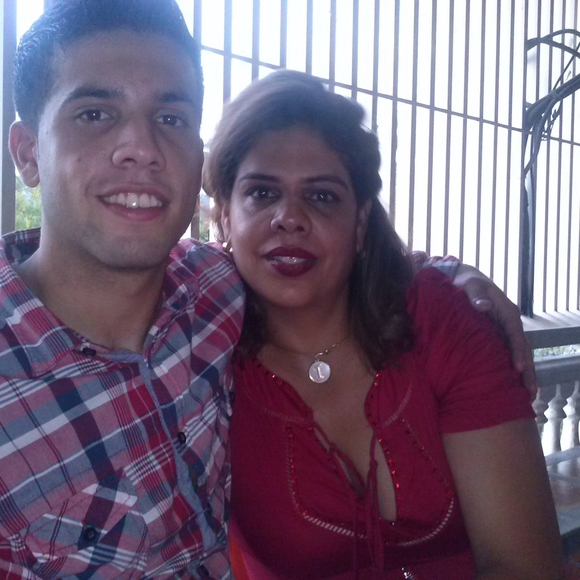 Profile Picture of Iris Cadenas (@iriscadenas) on Poshmark