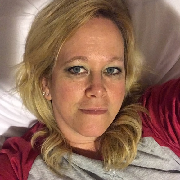 Profile Picture of Lisa Spilker (@lmthroop) on Poshmark