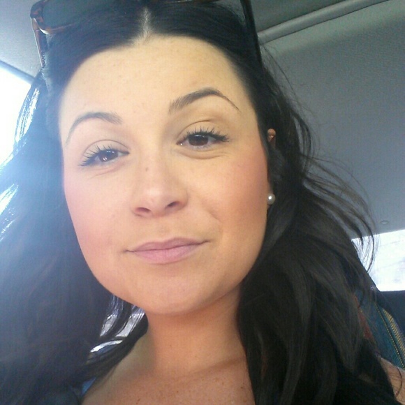 Profile Picture of Julie Braveman (@bravmana) on Poshmark