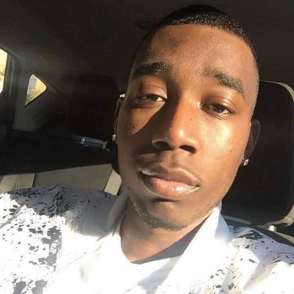 Profile Picture of Michael Hollis (@reddalert) on Poshmark