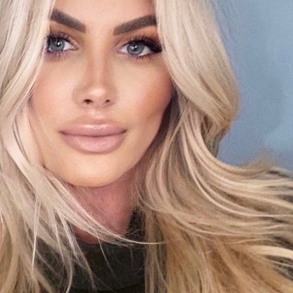 Profile Picture of Jeri James (@phoebescloset11) on Poshmark