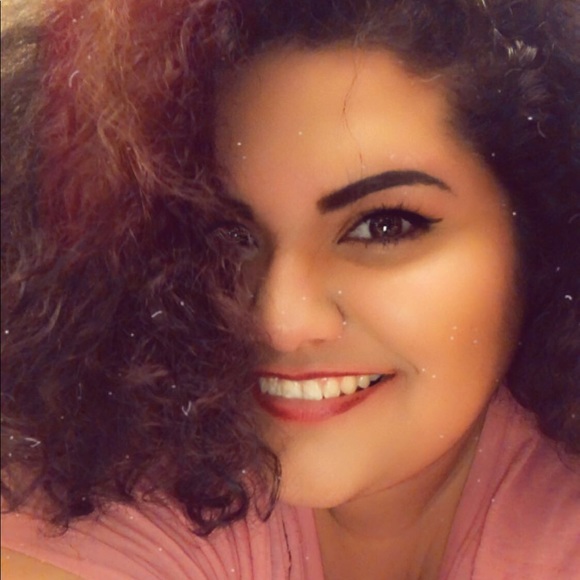 Profile Picture of Anaid Gonzalez (@monclova84) on Poshmark