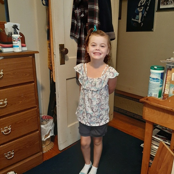 Profile Picture of Carol Malsky (@carolanddennis) on Poshmark