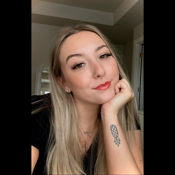 Sydnee Jones - Poshmark Profile Picture of Sydnee Jones (@sydneejones281) on Poshmark