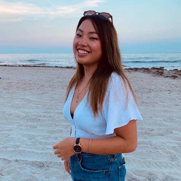 Profile Picture of Lindsey Ferrante (@lindseyf5) on Poshmark