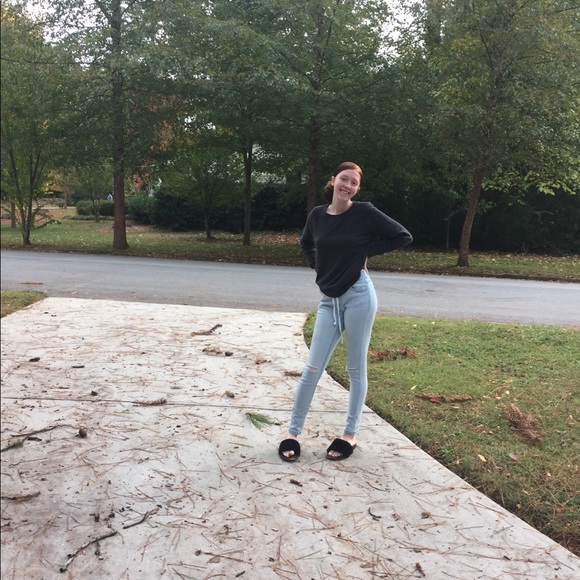 Profile Picture of Kellylee Groover (@babykaykay14949) on Poshmark