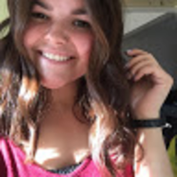 Profile Picture of Robyn Boyce (@robynrrenee) on Poshmark